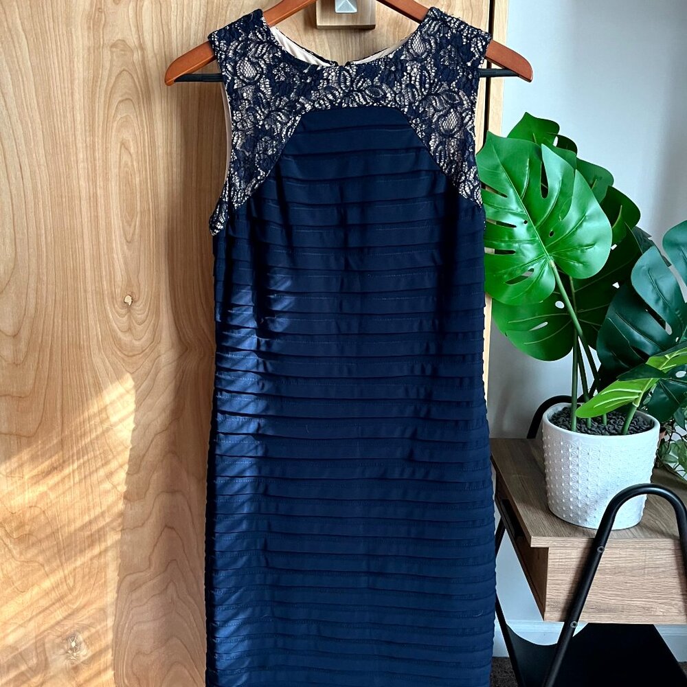 Adrianna Papell Pleated Lace Sheath Formal Dress - Size 8